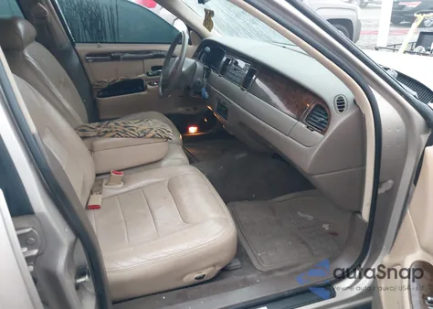 1998 Lincoln Town Car Signature z USA, uszkodzony, nr VIN 1LNFM82W2WY612236